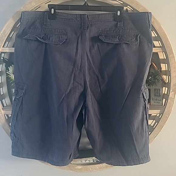 Lee men's cargo shorts. Bundle of 2 pair. Size 42. - Picture 6 of 9